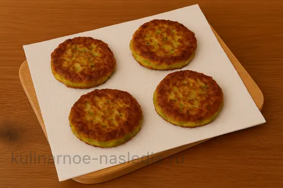 Кабачковые оладьи с сыром и чесноком - шаг 7 (изображение)