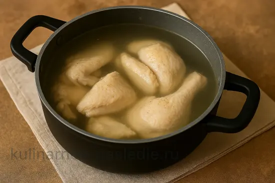 Ароматный куриный суп с манкой и корейской морковкой - шаг 1 (изображение)