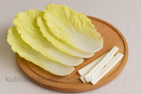 Нежные голубцы из пекинской капусты с мясной начинкой - шаг 1 (изображение)