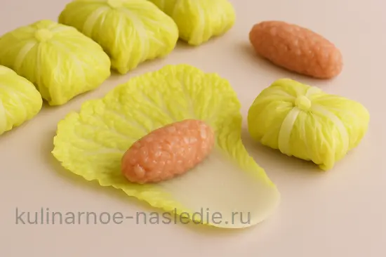Нежные голубцы из пекинской капусты с мясной начинкой - шаг 6 (изображение)