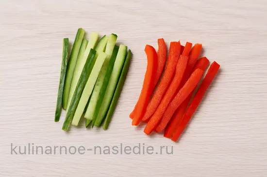 Рулетики из лаваша с хумусом и свежими овощами - шаг 1 (изображение)