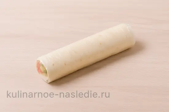 Рулетики из лаваша с хумусом и свежими овощами - шаг 5 (изображение)