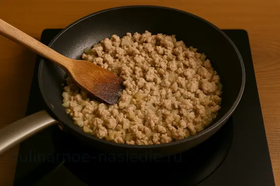 Сочная запеканка с куриным фаршем, кабачками и сырным соусом - шаг 5 (изображение)
