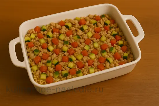 Сочная запеканка с куриным фаршем, кабачками и сырным соусом - шаг 9 (изображение)