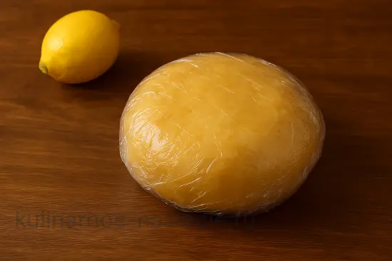 Яблочный пирог с изюмом, черносливом и орехами - шаг 2 (изображение)
