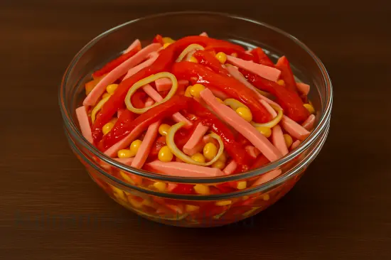 Салат «Фермерский» с колбасой, кукурузой и лечо - шаг 6 (изображение)