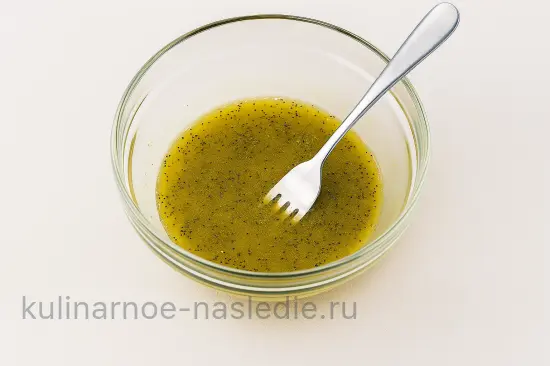 Салат с курицей и овощами под маково-горчичным соусом - шаг 3 (изображение)