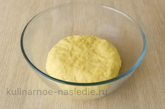 Домашние пончики с черной смородиной - шаг 3 (изображение)