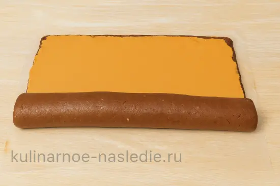 Шоколадный рулет «Ночка» с черносливом - шаг 8 (изображение)