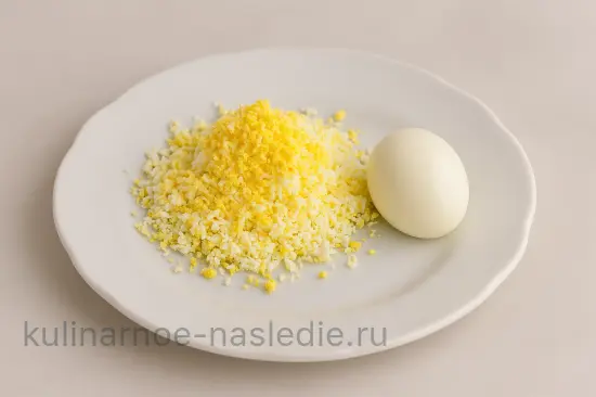 Зеленые роллы с крабовыми палочками и сыром - шаг 1 (изображение)