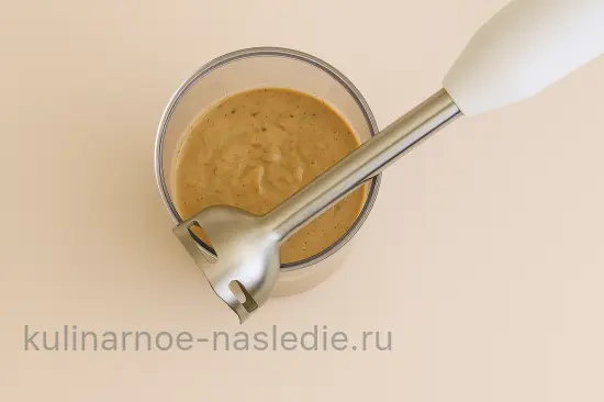 Рулет из свинины с грибами и сливочным соусом - шаг 5 (изображение)
