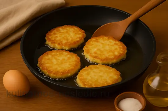 Драники с маринованными грибами и укропом - шаг 5 (изображение)