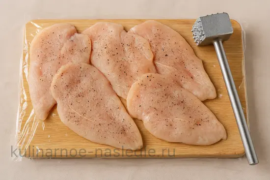 Куриное филе запеченное с помидорами и сыром - шаг 1 (изображение)