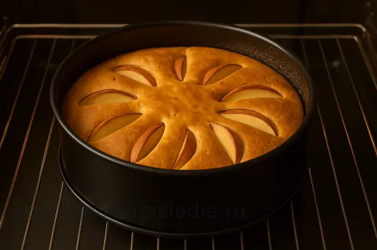 Воздушная шарлотка с яблоками в духовке - шаг 6 (изображение)