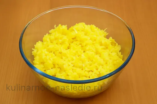 Салат с сыром и ананасами - шаг 3 (изображение)