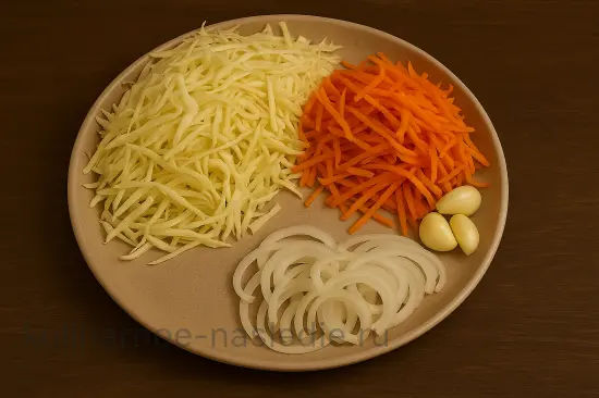 Курица в рукаве с капустой и чесноком - шаг 3 (изображение)
