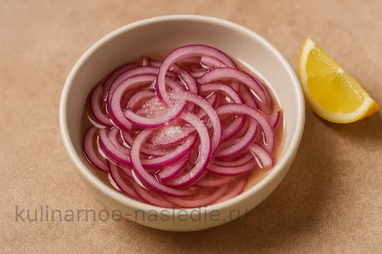 Салат с сухариками, тунцом, помидорами и фетой - шаг 1 (изображение)