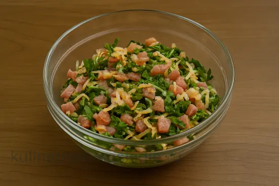 Сочный куриный рулет с беконом, сыром и щавелем - шаг 2 (изображение)