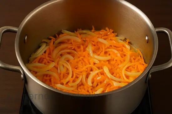 Солянка из капусты с помидорами на зиму - шаг 2 (изображение)
