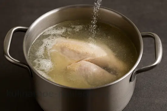 Куриный суп с манкой и морковкой по-корейски - шаг 1 (изображение)