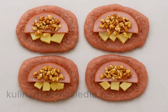 Мясные кармашки с ананасом и орехами - шаг 4 (изображение)