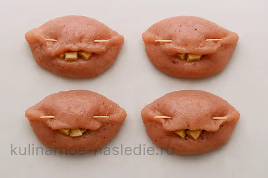 Мясные кармашки с ананасом и орехами - шаг 5 (изображение)