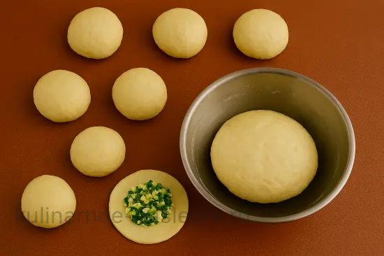 Пирожки с яйцом и зелёным луком на кефире - шаг 6 (изображение)