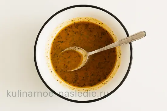 Карп запеченный по-кубански с сыром и помидорами - шаг 1 (изображение)