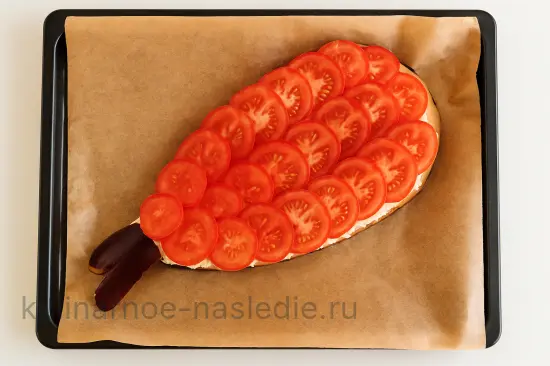 Карп запеченный по-кубански с сыром и помидорами - шаг 6 (изображение)