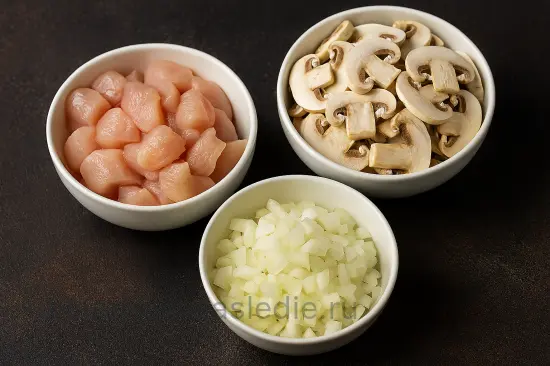 Жульен с курицей и грибами в сливочном соусе - шаг 1 (изображение)