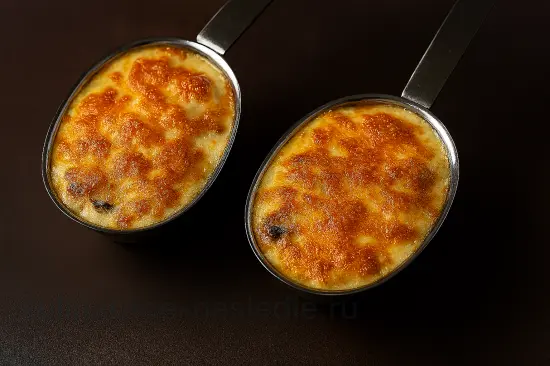 Жульен с курицей и грибами в сливочном соусе - шаг 7 (изображение)