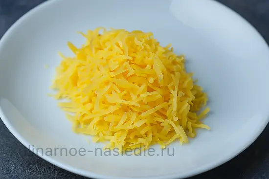 Грибные шляпки с картофельно-тыквенным пюре и сыром - шаг 3 (изображение)