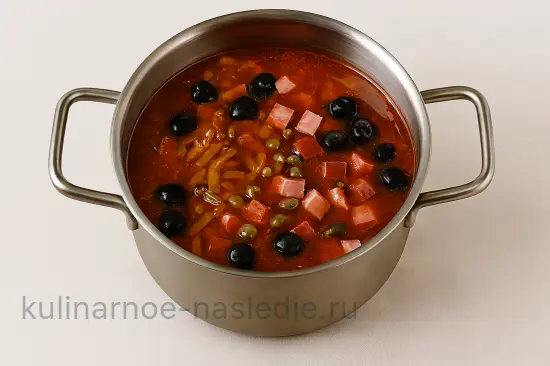 Солянка сборная мясная с копченостями - шаг 4 (изображение)