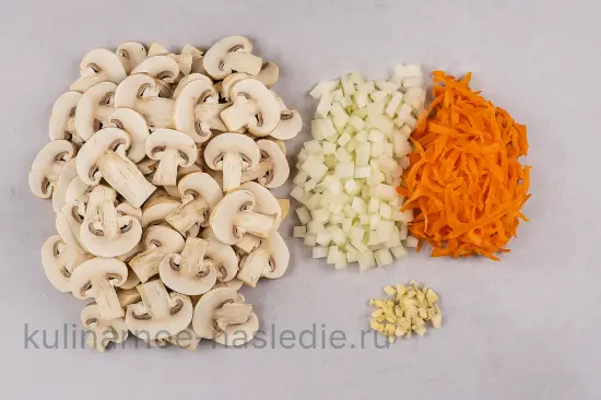 Грибной суп из шампиньонов - шаг 1 (изображение)