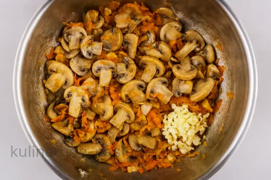 Грибной суп из шампиньонов - шаг 2 (изображение)