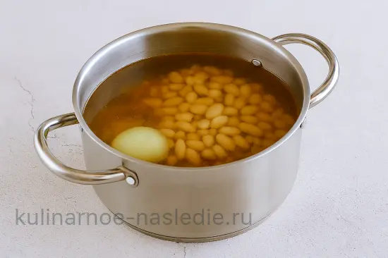 Сытный борщ с фасолью и копченостями - шаг 3 (изображение)