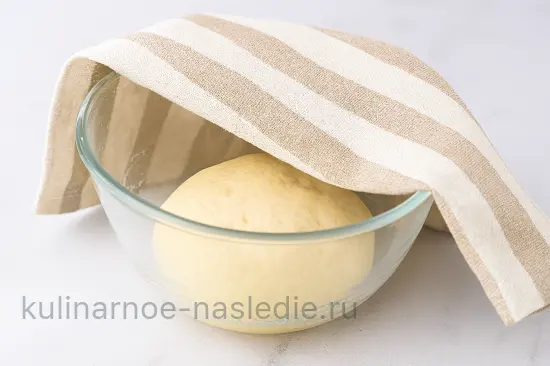 Домашняя пицца с ветчиной, овощами и моцареллой - шаг 2 (изображение)