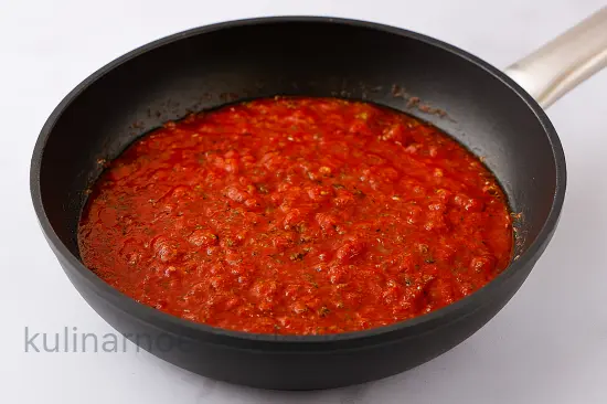 Домашняя пицца с ветчиной, овощами и моцареллой - шаг 3 (изображение)