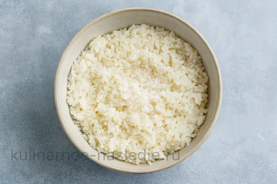 Вегетарианские онигири с авокадо и огурцом - шаг 1