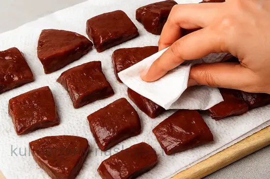 Жареная печень с луком: нежная, сочная и без горечи - шаг 6 (изображение)