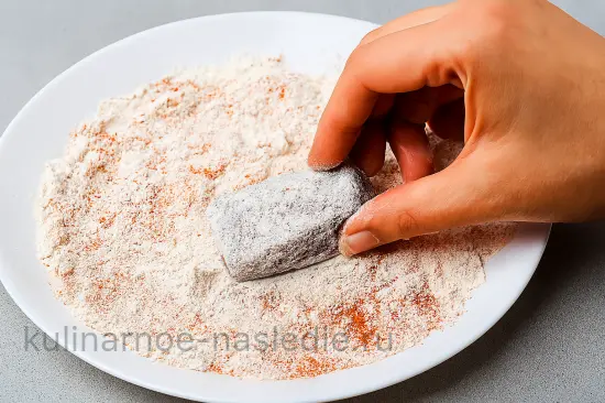 Жареная печень с луком: нежная, сочная и без горечи - шаг 9 (изображение)