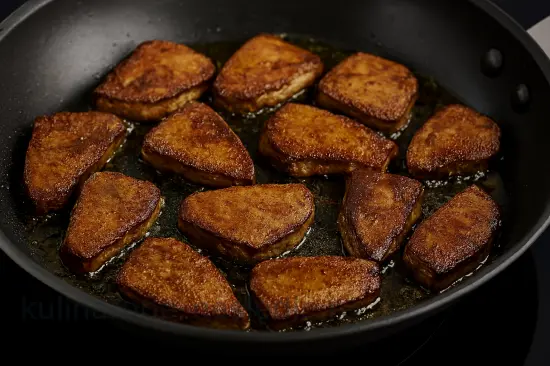 Жареная печень с луком: нежная, сочная и без горечи - шаг 12 (изображение)