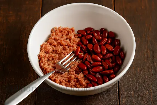 Фасолевые котлеты с зеленью - шаг 1 (изображение)