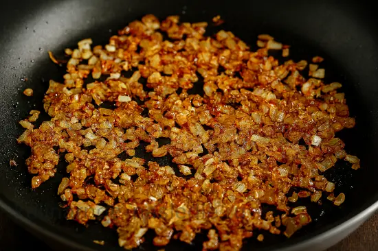 Фасолевые котлеты с зеленью - шаг 2 (изображение)