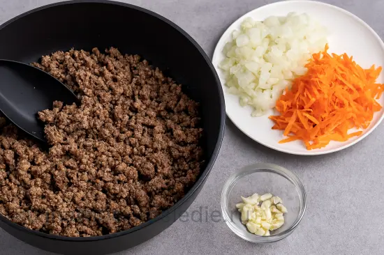 Макароны по-флотски с фаршем - шаг 2 (изображение)