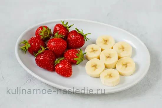 Смузи с клубникой и бананом - шаг 1