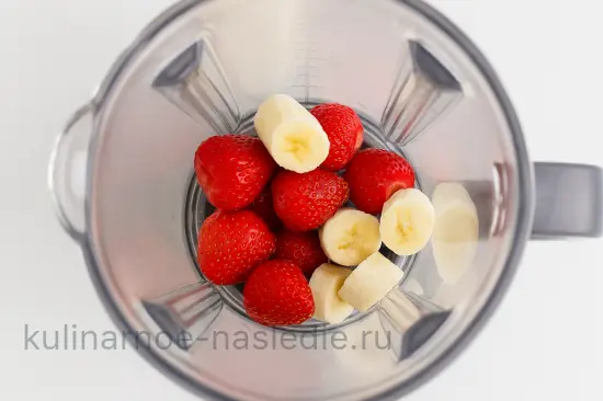Смузи с клубникой и бананом - шаг 2