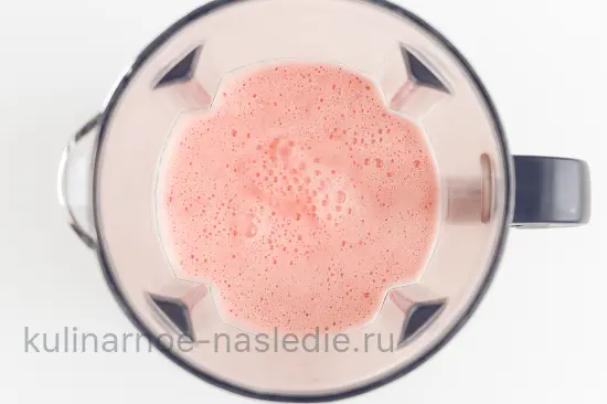 Смузи с клубникой и бананом - шаг 5