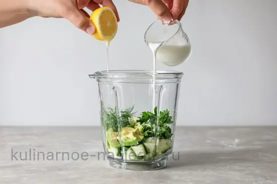 Кефирный смузи с огурцом, авокадо и зеленью - шаг 2 (изображение)
