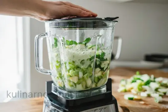 Смузи для похудения с сельдереем и яблоком - шаг 4